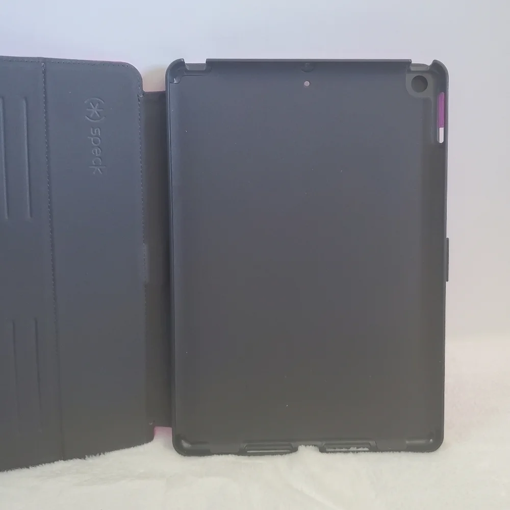 NWT Speck Stylefolio IPad 2019-2020 Fushia Pink Microban Case